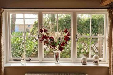 Magical & Unique Grade 2 Listed Cottage