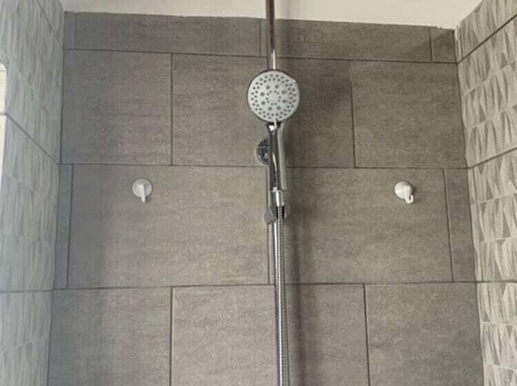 إقامة Charming 3 Bed House