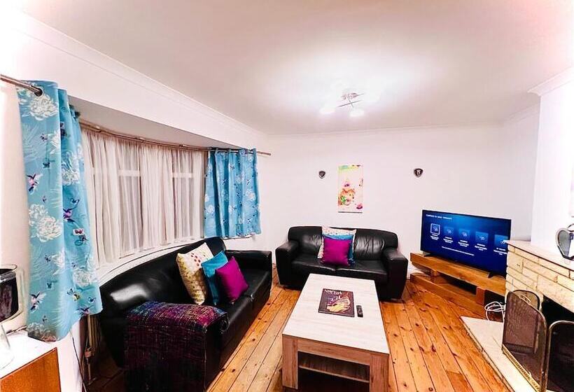 레지던스 Gorgeous Cosy Home 2 Miles From Heathrow Airport