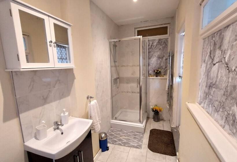 住所  Ravensdale Villa  Ideal For Longer Stays In Kent