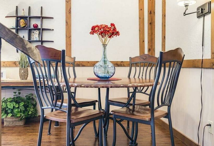 Skipjack Cottage Branson