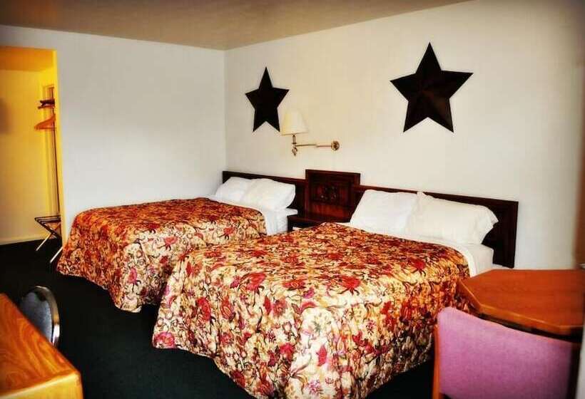 Town House Motel & Pool Near Mt. Rushmore