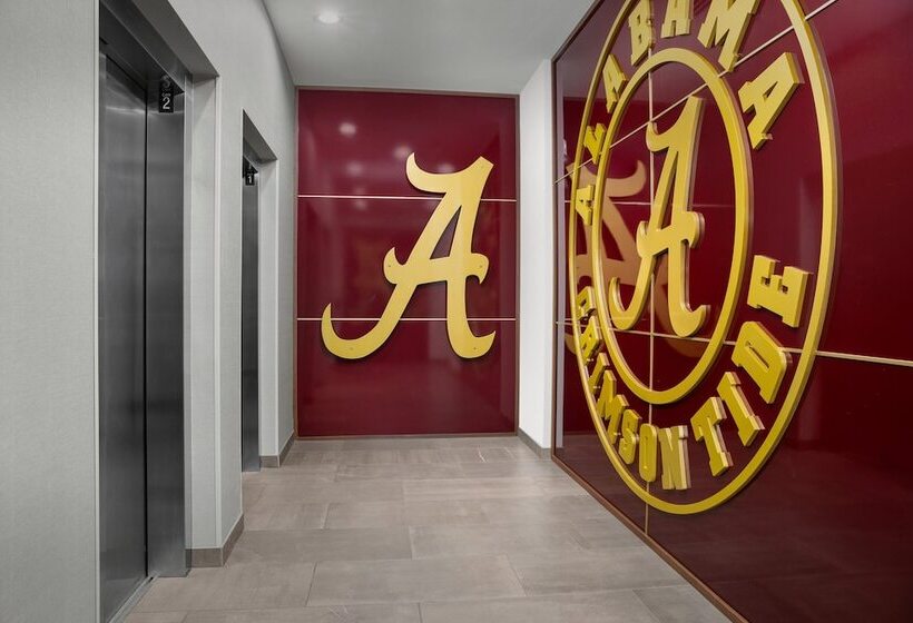 هتل Courtyard By Marriott Northport