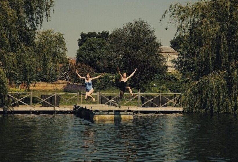 هتل Fritton Lake   The Clubhouse
