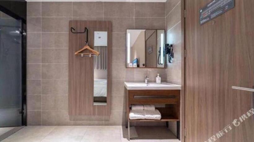 Hanting Hotel Shanghai Lingang Dishui Lake