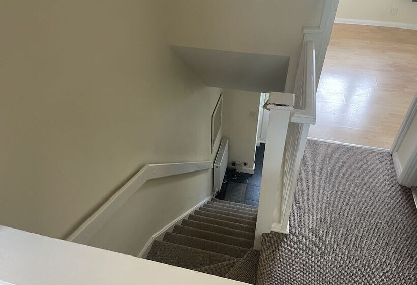 דירת נופש 3 Bed House In Stoke On Trent Free Sky Free Wifi