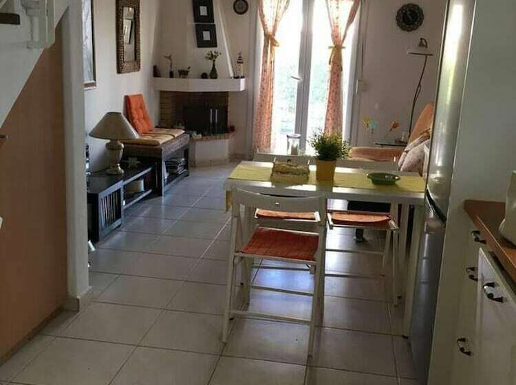 اقامتگاه Immaculate 3 Bed House In