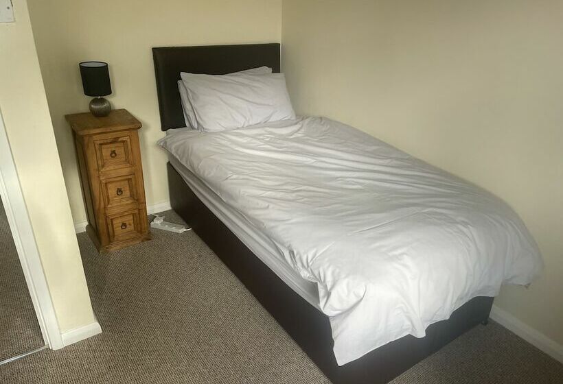 דירת נופש 3 Bed House In Stoke On Trent Free Sky Free Wifi