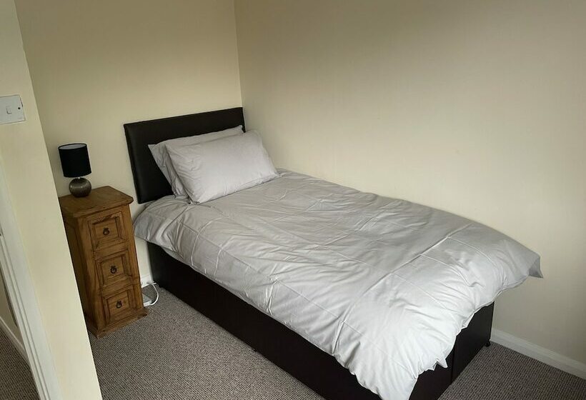 דירת נופש 3 Bed House In Stoke On Trent Free Sky Free Wifi