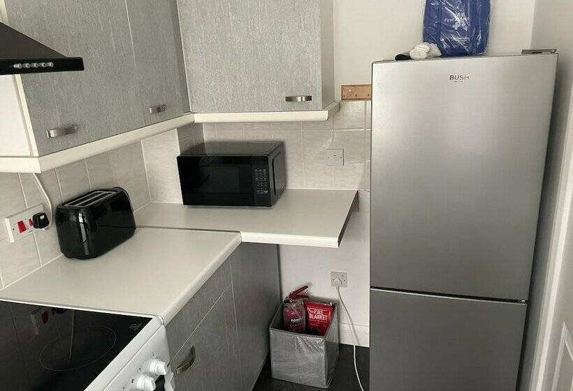 דירת נופש 3 Bed House In Stoke On Trent Free Sky Free Wifi