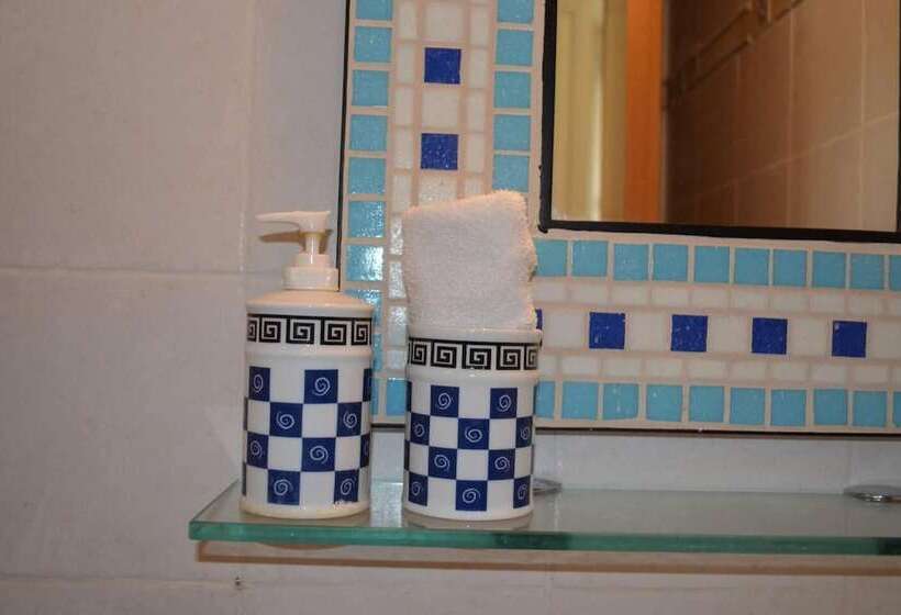 اقامتگاه Immaculate 3 Bed House In