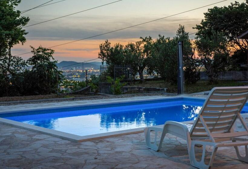 Резиденция Private House With Pool, Sea View And Big Garden