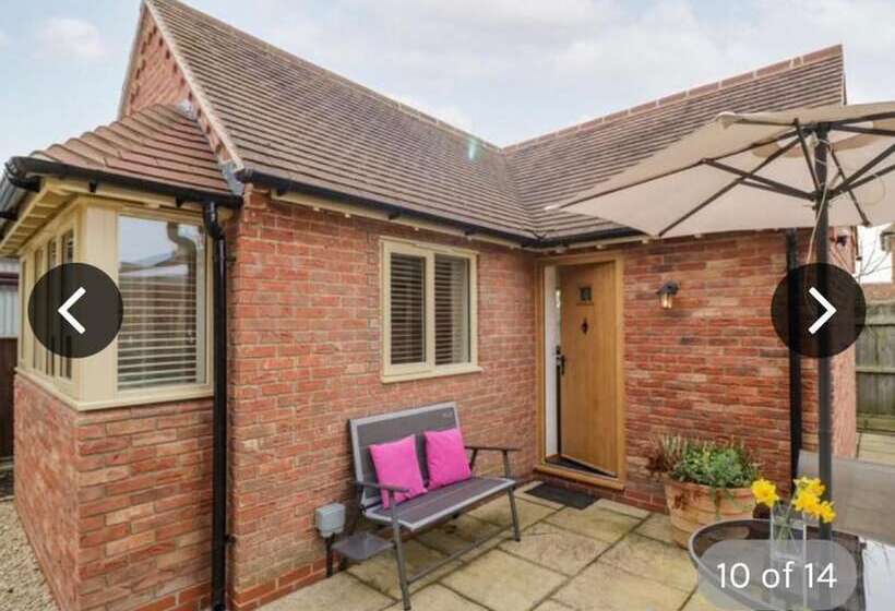 住所  The Lodge At Bredon S Norton