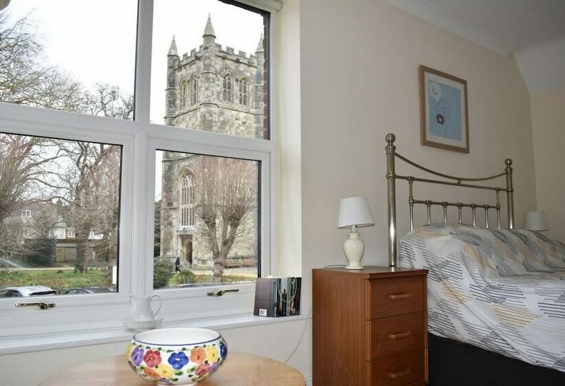 Town House In The Heart Of Wimborne Minster
