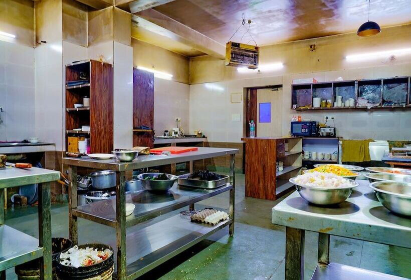 Fabhotel Kanchan Plaza