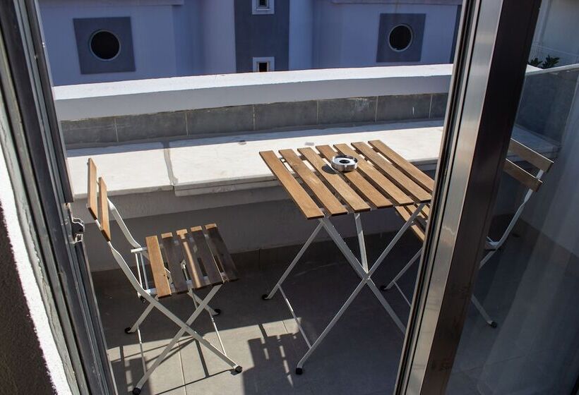 هتل Aloha Suites Mediterranean