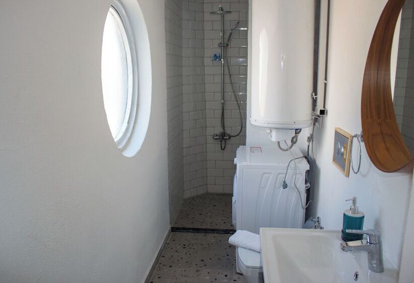 هتل Aloha Suites Mediterranean
