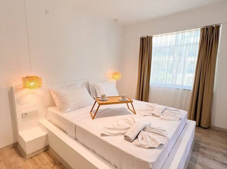 هتل Aloha Suites Mediterranean