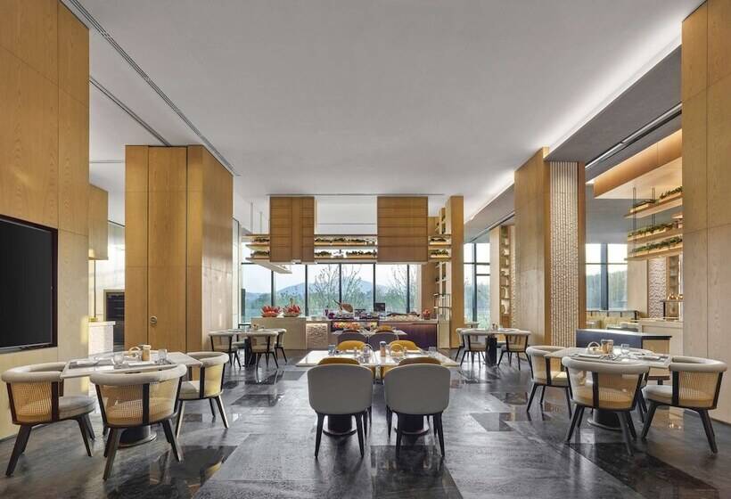 هتل Hilton Nanjing Niushoushan