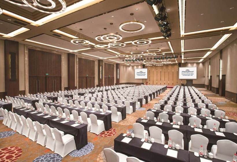 هتل Howard Johnson By Wyndham Dongqian Lake Plaza Ningbo