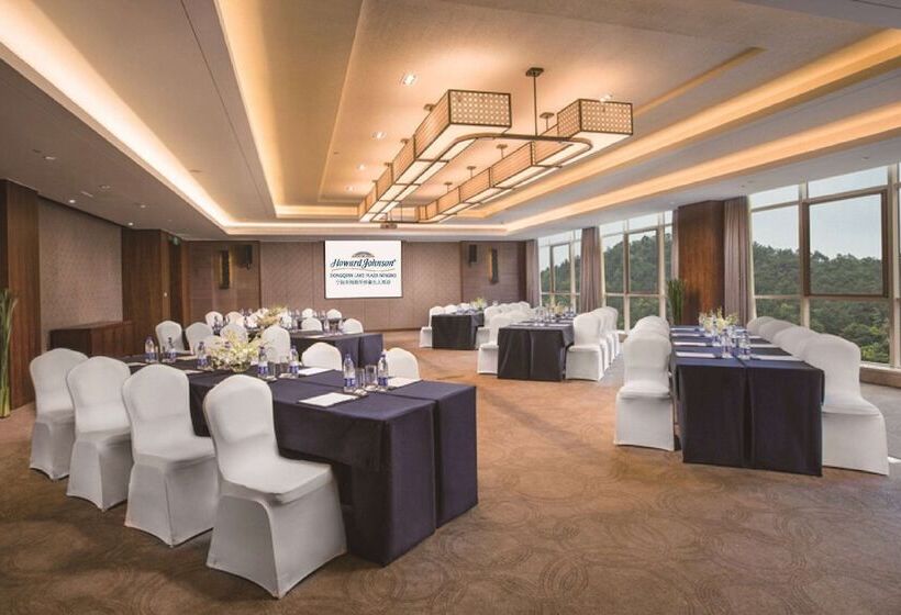هتل Howard Johnson By Wyndham Dongqian Lake Plaza Ningbo
