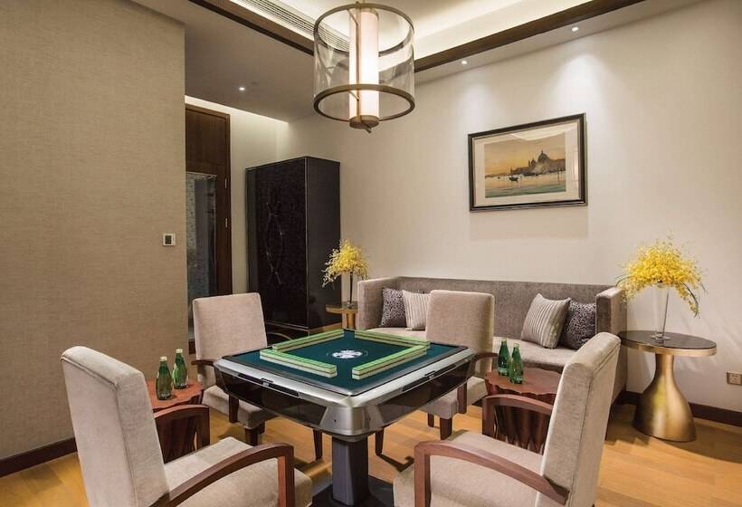 هتل Howard Johnson By Wyndham Dongqian Lake Plaza Ningbo