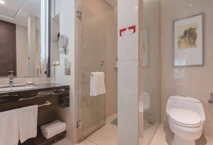 هتل Howard Johnson By Wyndham Dongqian Lake Plaza Ningbo