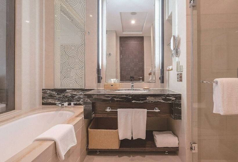 هتل Howard Johnson By Wyndham Dongqian Lake Plaza Ningbo