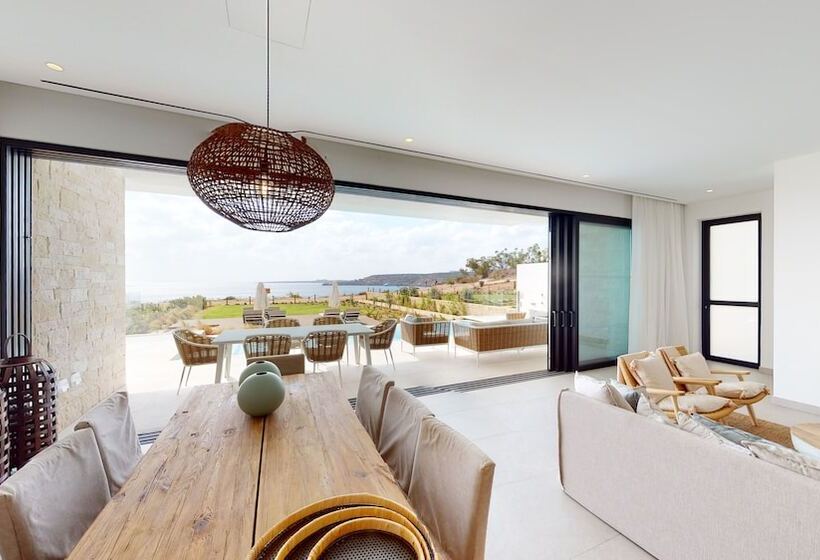 هتل Periyiali Konnos Villas Beach Resort