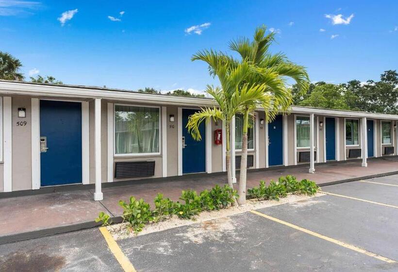 Отель Travelodge By Wyndham Kissimmee/orlando