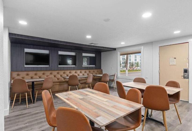 Отель Travelodge By Wyndham Kissimmee/orlando