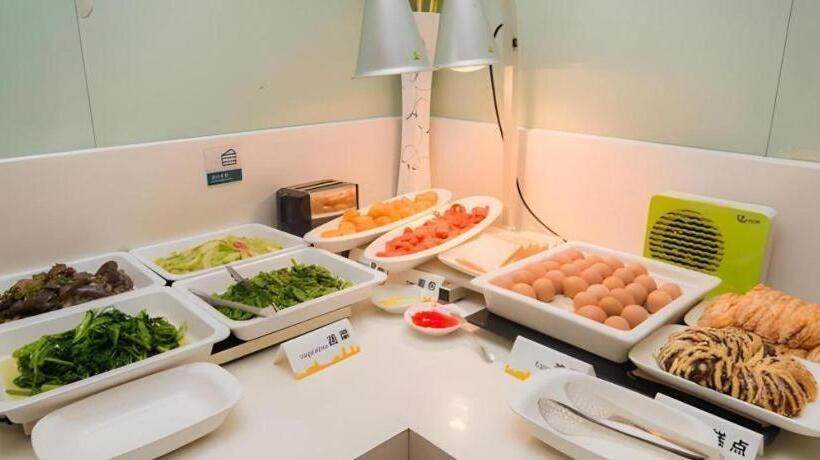 هتل City Comfort Inn Liuzhou High Speed Railway Station