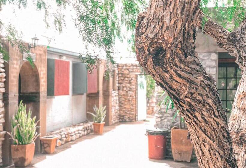 فندق Nkisi Guesthouse