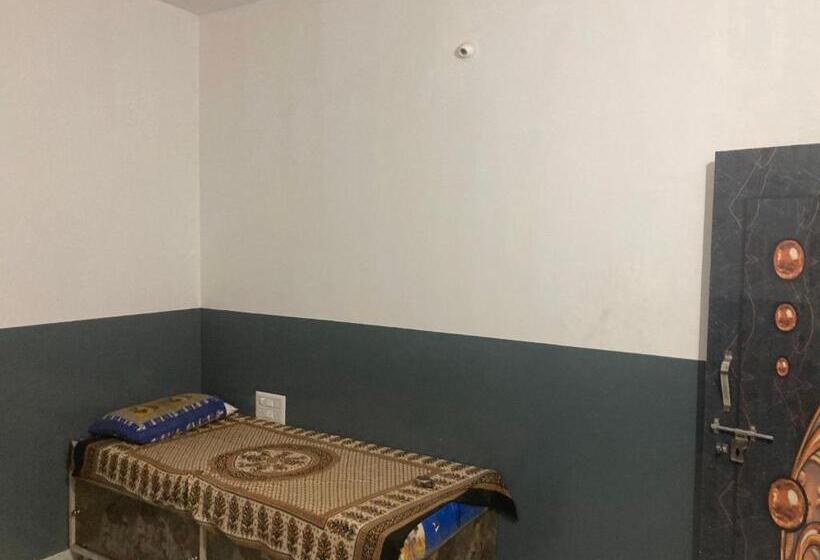 هتل Oyo 70137 S L V Residencies