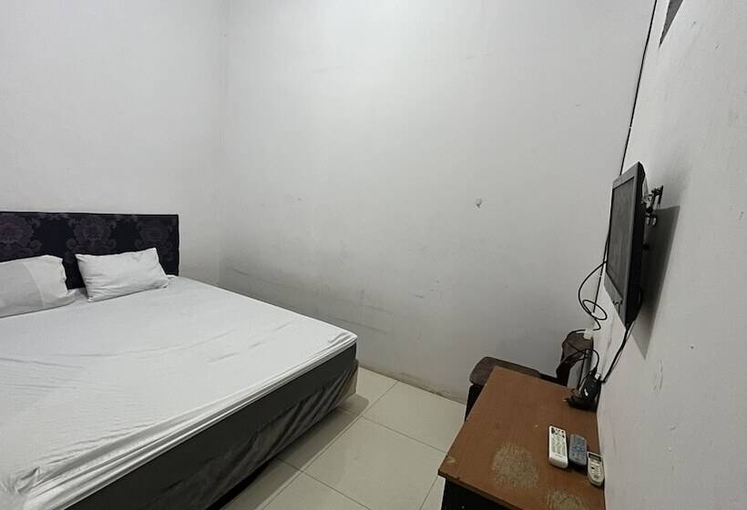 فندق Oyo 92100 Kost Biru