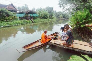 Baansuanleelawadee Resort Amphawa
