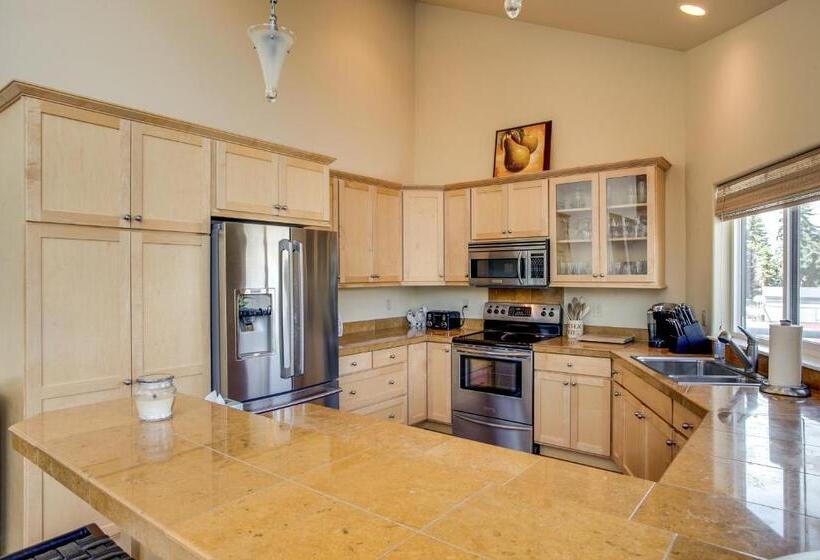 Chelan Resort Waterfront Townhouse