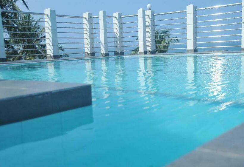 هتل Nethum Beach House