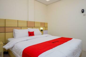 هتل Reddoorz Plus Near Pasar Gede Solo