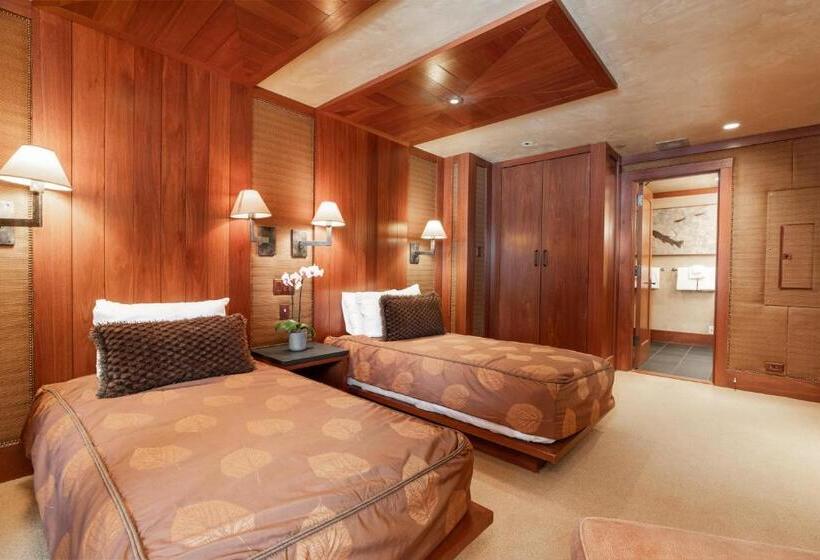 Lodge At Vail Condominiums