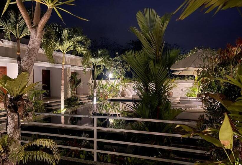پانسیون Puja Uluwatu Village