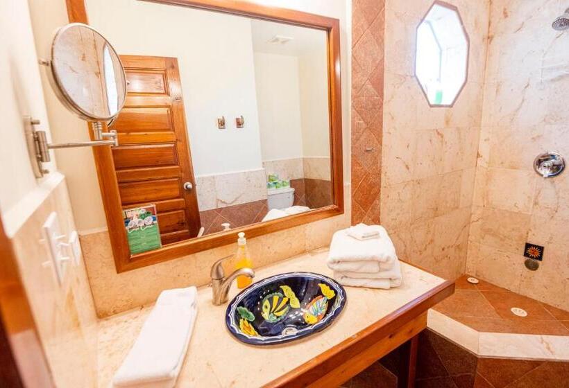 فندق Caye Casa