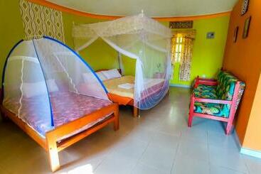 هتل Crater Bay Cottages