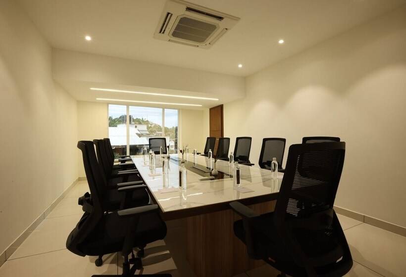 هتل Royal Plaza Suites By Rak Rooms