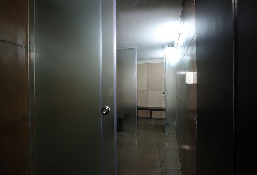 هتل Royal Plaza Suites By Rak Rooms