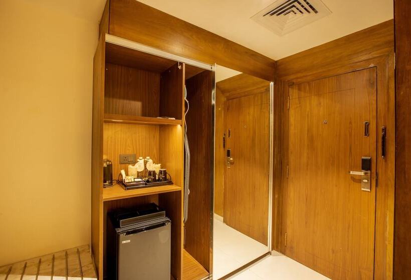 هتل Royal Plaza Suites By Rak Rooms
