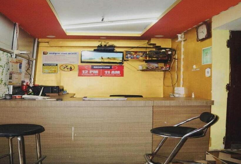 فندق Oyo Flagship 81203 Sai Kripa Guest House