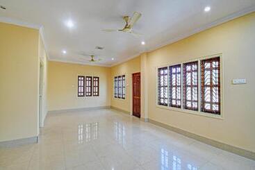 هتل Oyo Flagship 81204 West House Residency
