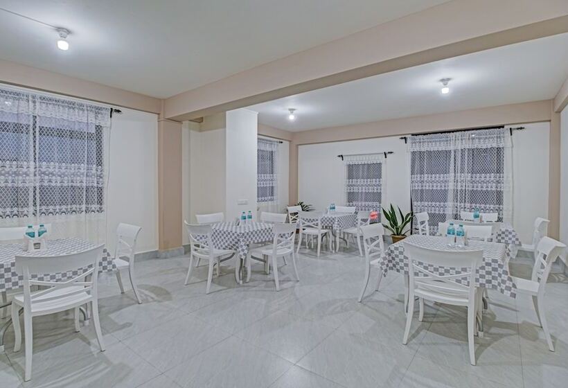 בית מלון כפרי Treebo Staying Center