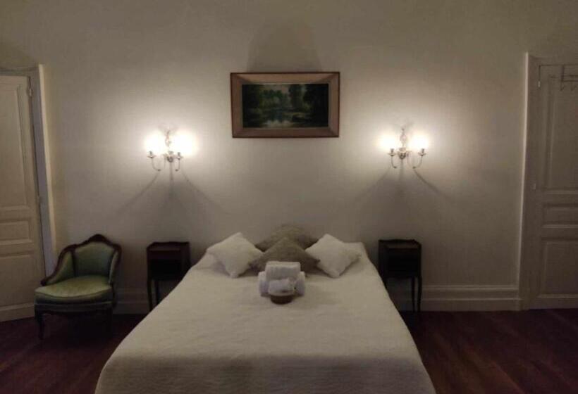 膳宿费 Chambres D Hôtes Au Château De Puycharnaud